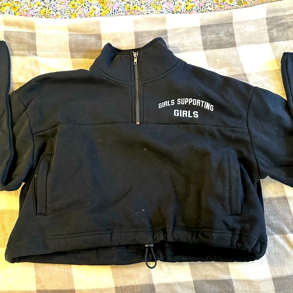 GIRLS SUPPORTING GIRLS - Adelaine Morin MERCH , fanjoy size M